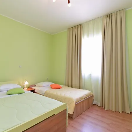 Apartman Dvori With Pool *