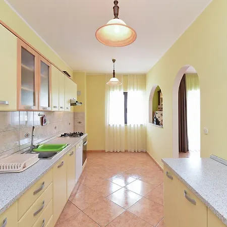 Apartman Dvori With Pool *