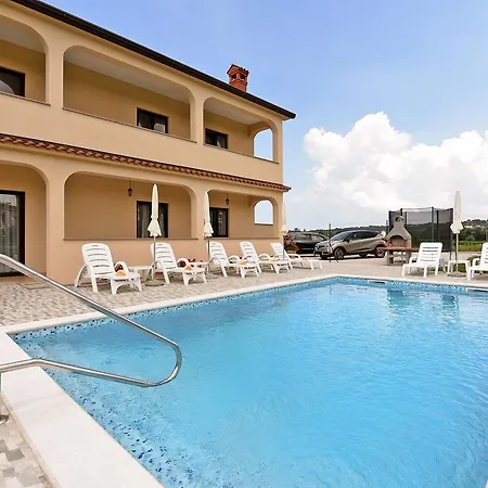 Dvori With Pool Kaštelir