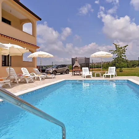 Dvori With Pool Apartman Kaštelir