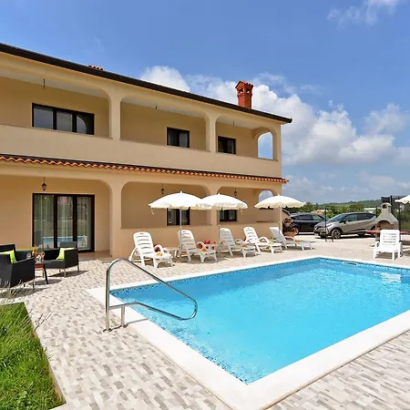 Dvori With Pool * Kaštelir
