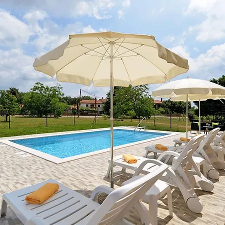 Apartment Dvori With Pool *