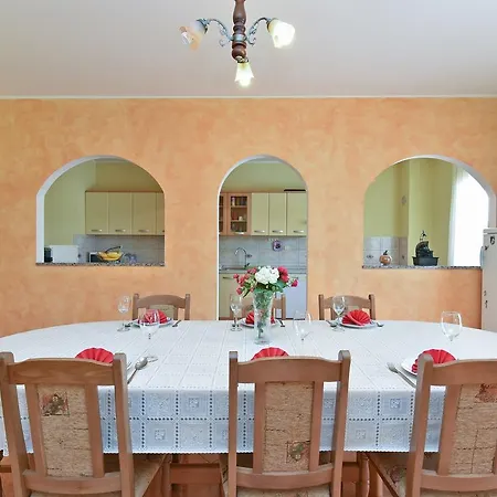 Apartment Dvori With Pool