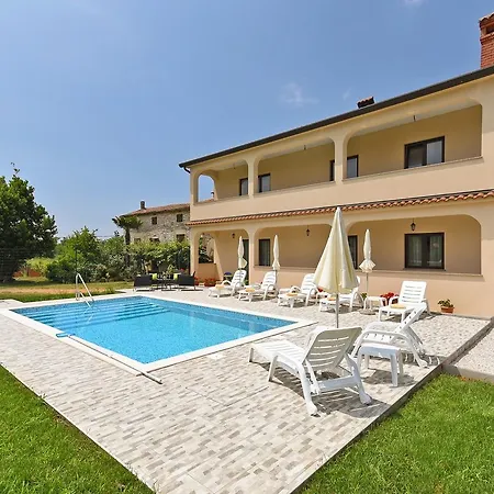 Apartment Dvori With Pool *