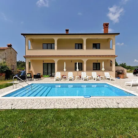 Dvori With Pool
